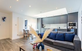 Stylish 2-Bed Flat In The Heart Of West Hampstead