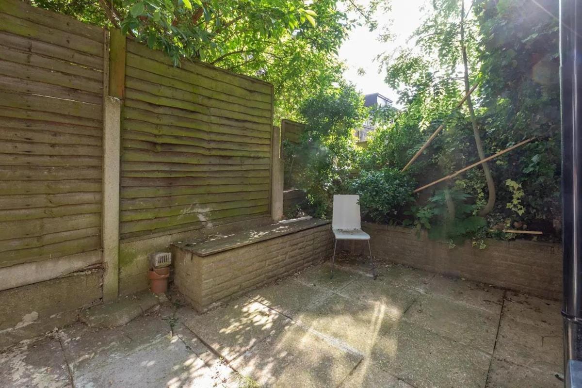 Appartamento Stylish 2-Bed Flat In The Heart Of West Hampstead Londra Esterno foto
