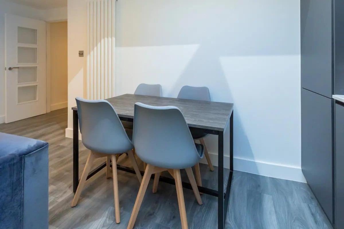 Appartamento Stylish 2-Bed Flat In The Heart Of West Hampstead Londra Esterno foto