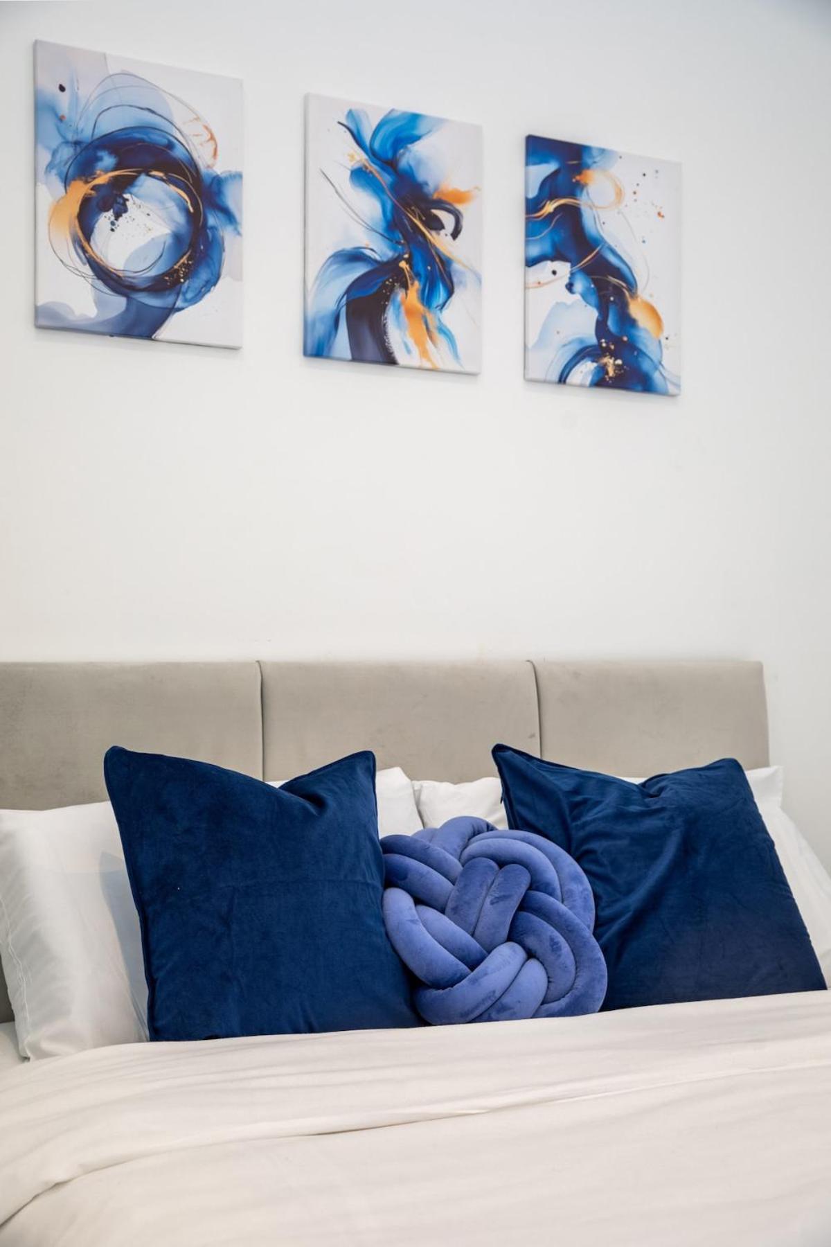 Appartamento Stylish 2-Bed Flat In The Heart Of West Hampstead Londra Esterno foto