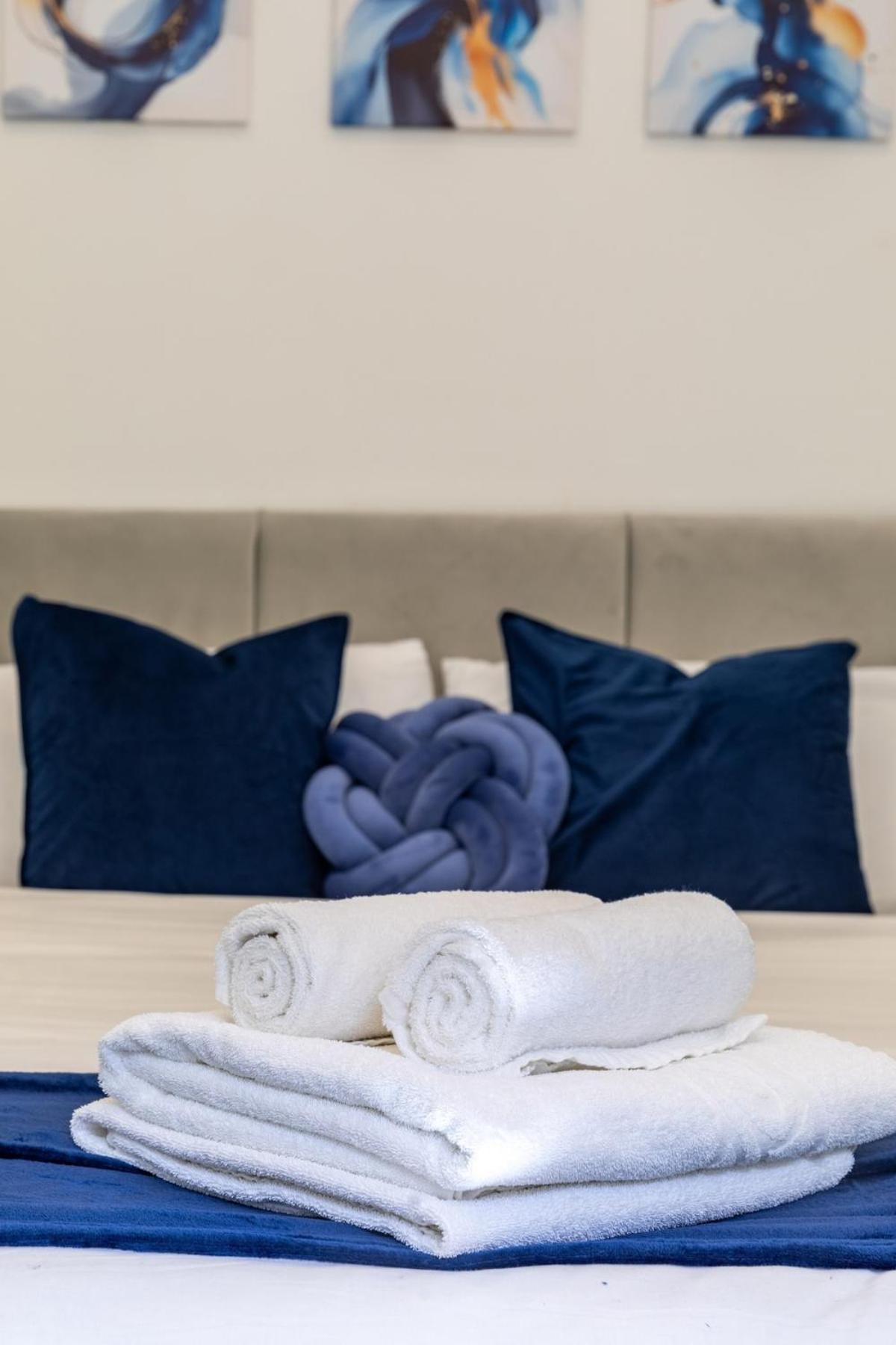 Appartamento Stylish 2-Bed Flat In The Heart Of West Hampstead Londra Esterno foto
