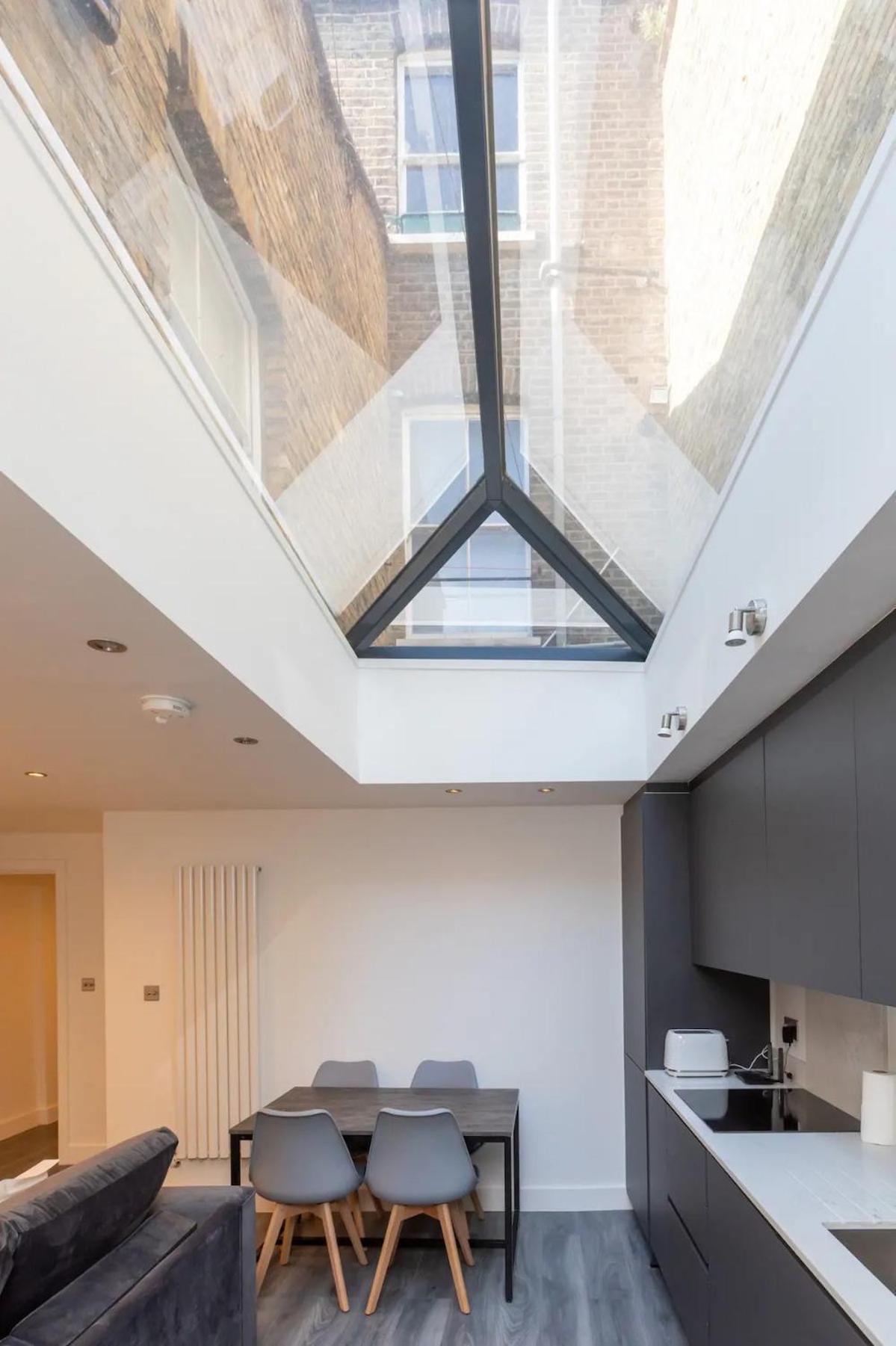 Appartamento Stylish 2-Bed Flat In The Heart Of West Hampstead Londra Esterno foto